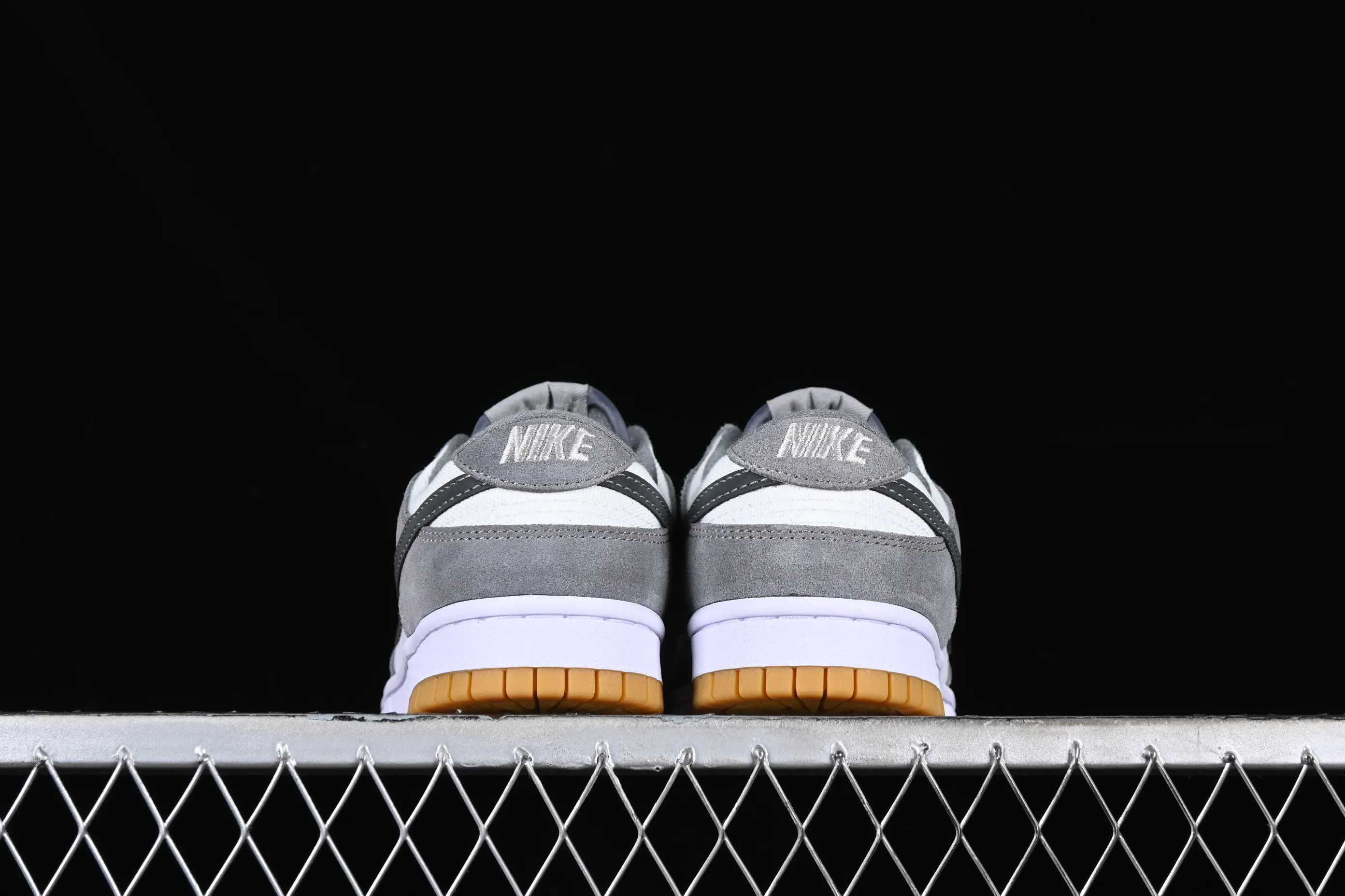 All Categories Nk SB Dunk Series Nk SB Dunk Low Low-top sneakers Cost-effective version Nk Dunk Low "Grey Gum" Dark gray suede SB low-top casual sports skateboard shoes FV0389-100